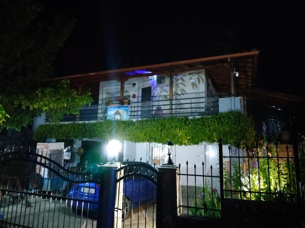 Adam'S Holiday House 2019 Karianí Esterno foto