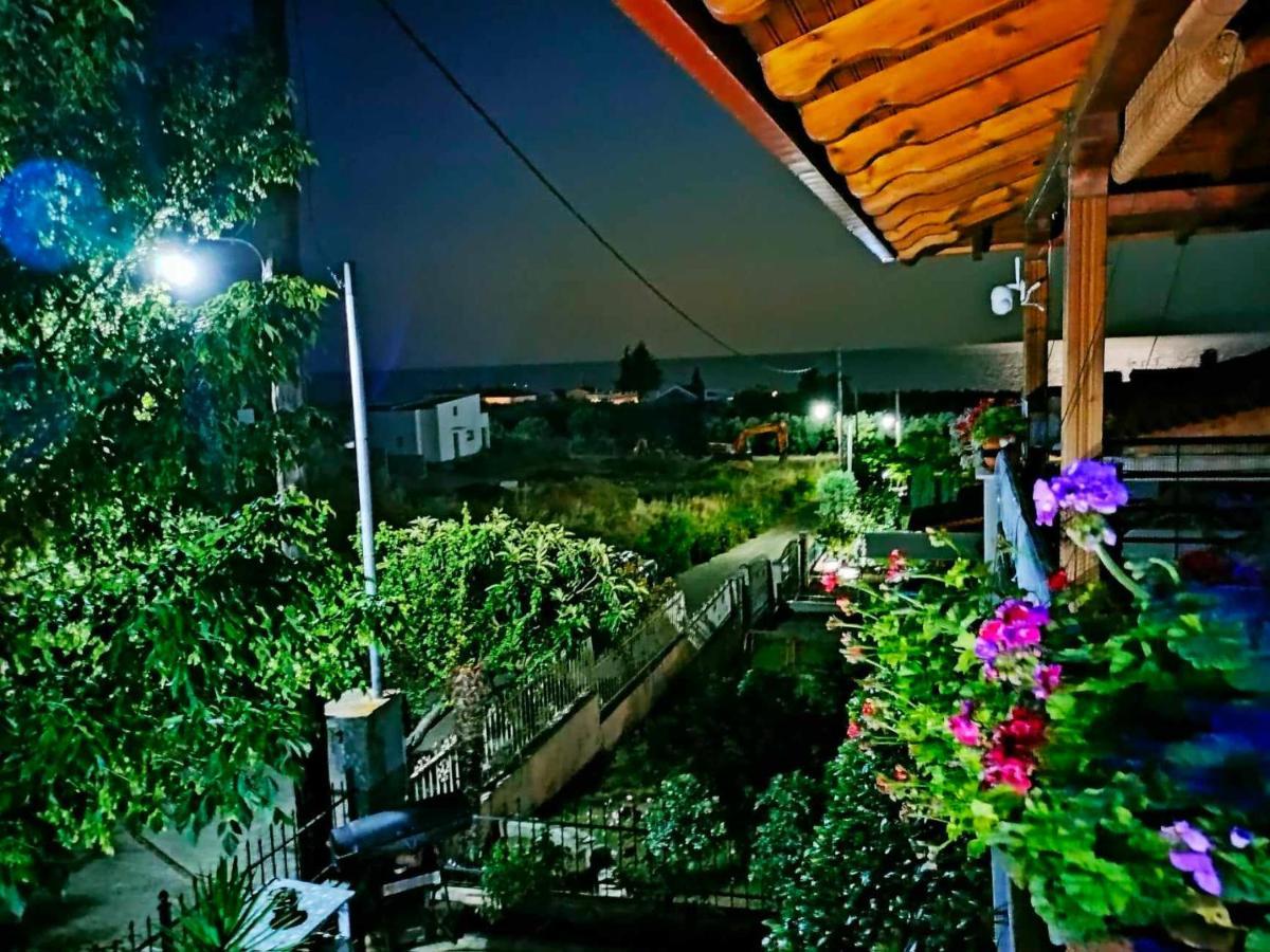 Adam'S Holiday House 2019 Karianí Esterno foto